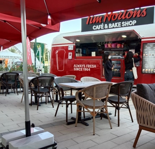 outdoor cafe furniture in Dubai