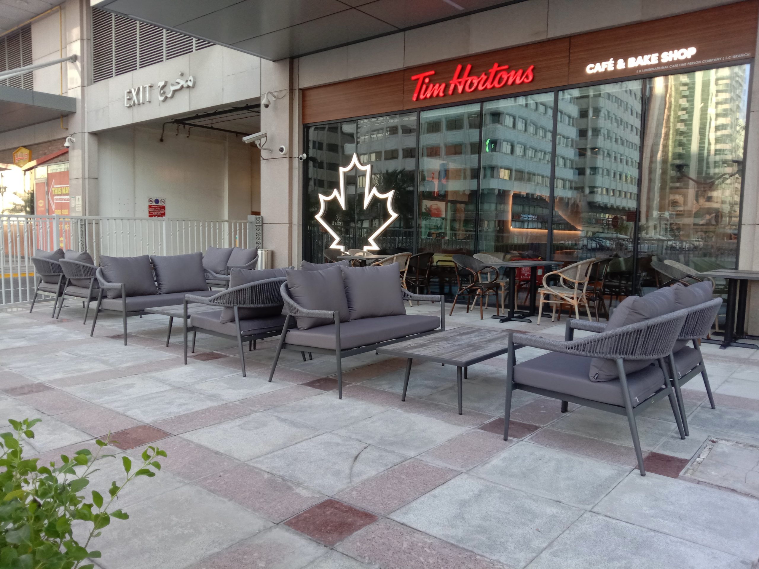 outdoor restaurant lounge sofas