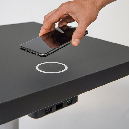 Phone charger in restaurants, cafés and Hotels – Elevate Your Dining Experience with Wireless Charging Tabletops